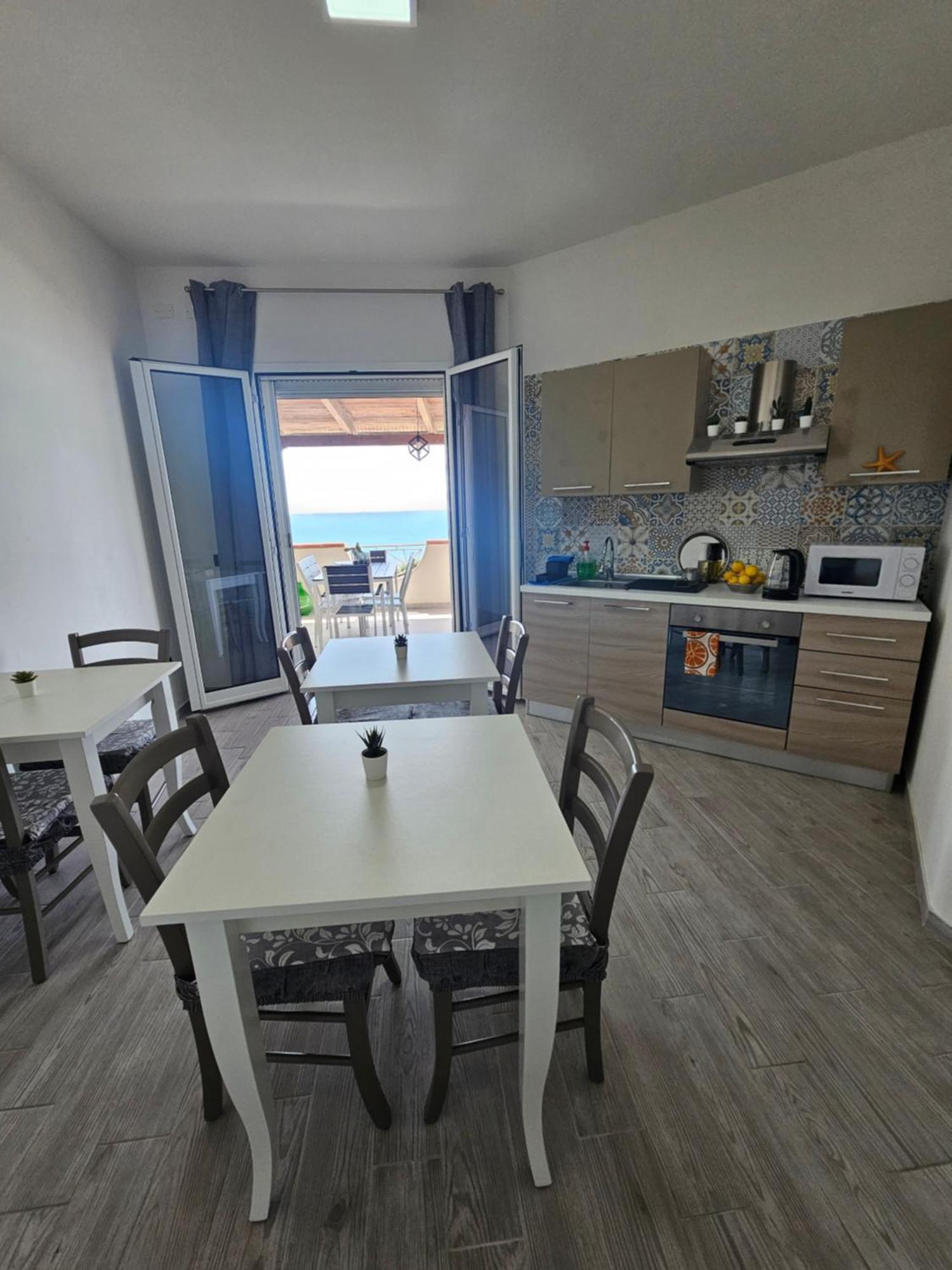 Frontemare Locazione Turistica Hotel ปอร์โต เอมเปโดเกล ภายนอก รูปภาพ
