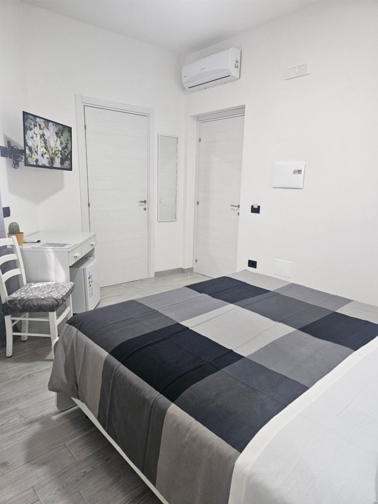 Frontemare Locazione Turistica Hotel ปอร์โต เอมเปโดเกล ภายนอก รูปภาพ