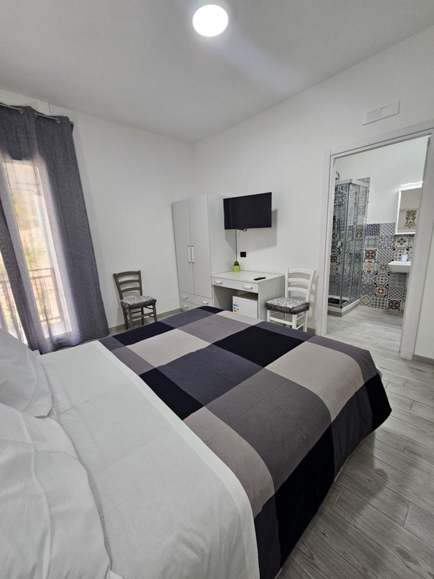 Frontemare Locazione Turistica Hotel ปอร์โต เอมเปโดเกล ภายนอก รูปภาพ