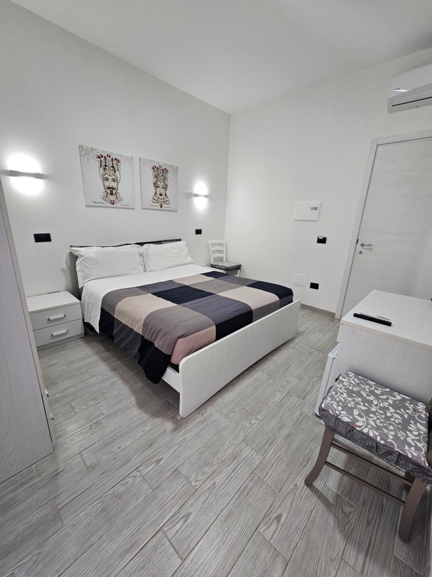 Frontemare Locazione Turistica Hotel ปอร์โต เอมเปโดเกล ภายนอก รูปภาพ